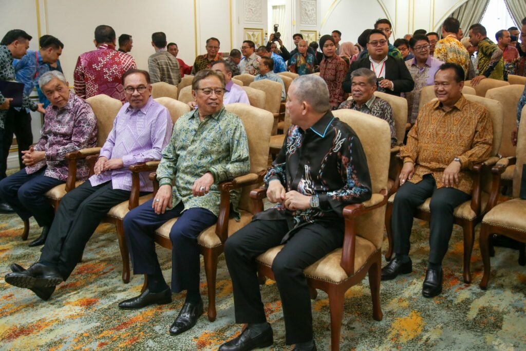 Pertama Kali Dalam Sejarah, Semua Barisan Menteri Termasuk PMX Berkumpul Di Sarawak