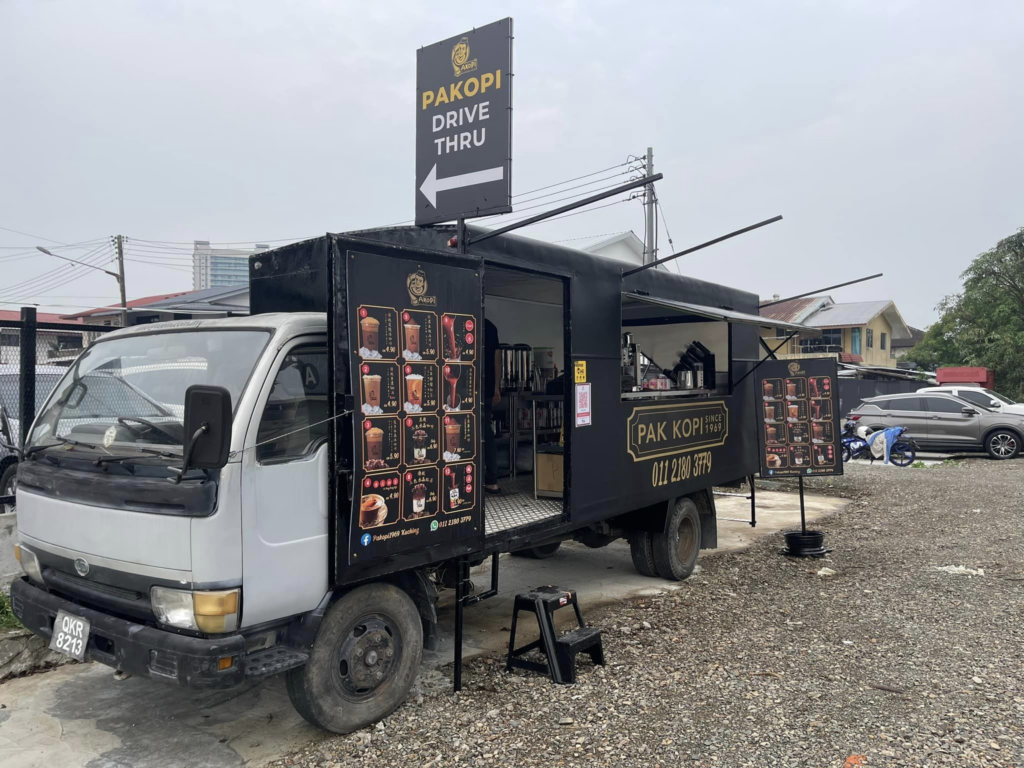 Pakopi1969, Kedai Kopi Berkonsepkan Food Truck Yang 'Trendy' Di Kuching